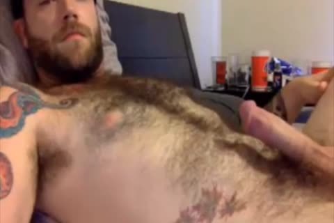 This shaggy Dilf loves To jerk off Off On webcam