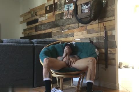 Ijtimoiy tarmoqlardagi qizlarning shaxsiy fotosuratlari