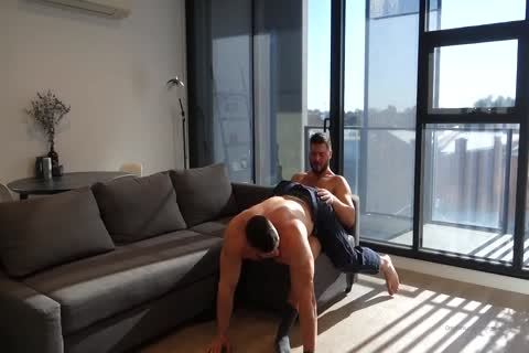 Bodybuilder Stripper undresses