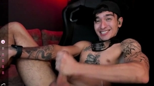 Colombian guy Wanks On cam